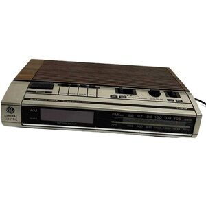 Vintage GE General Electric AM/FM Clock Radio Alarm 7-4634B with Wood Finish